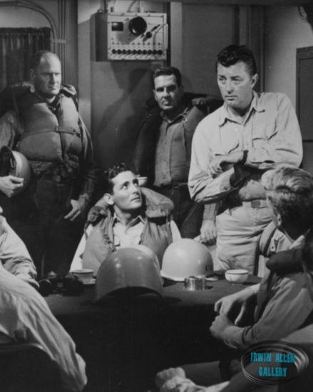 David Hedison and Robert Mitchum in The Enemy Below