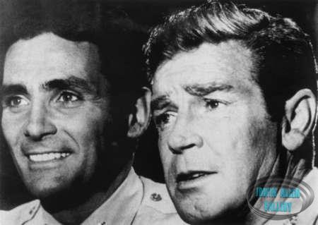 David Hedison and Richard Basehart in Voyage to the Bottom of the Sea