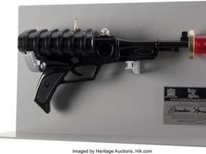Icons Prop Replica Laser Pistol 3
