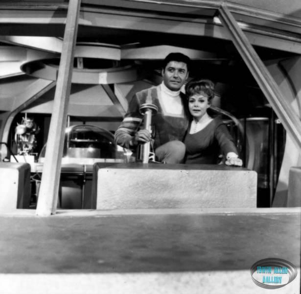 Guy Williams and June Lockhart